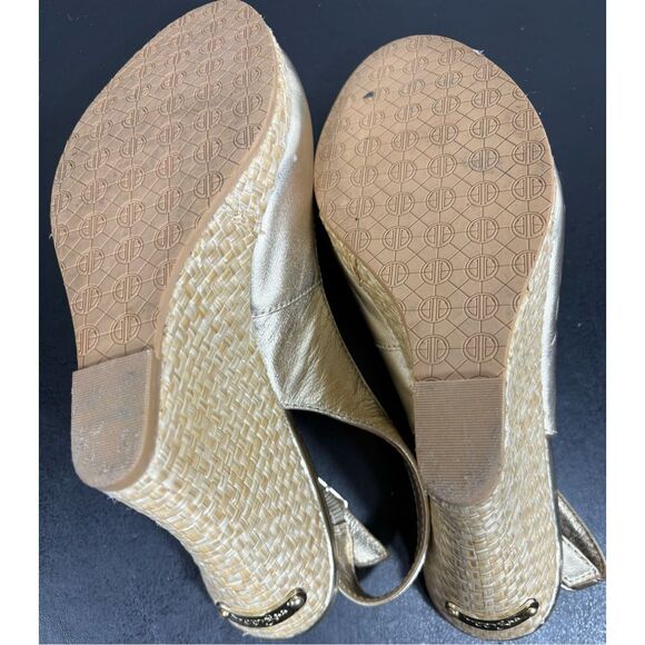 Lilly Pulitzer Kristen Metallic Gold Peep Toe Sling Back Wedge Heels Size 8 - Picture 10 of 13